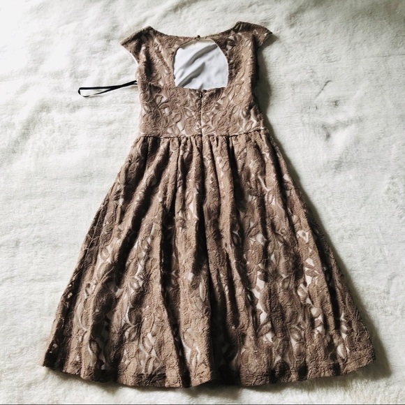 NEW Lace A-line Dress - Picture 5 of 8